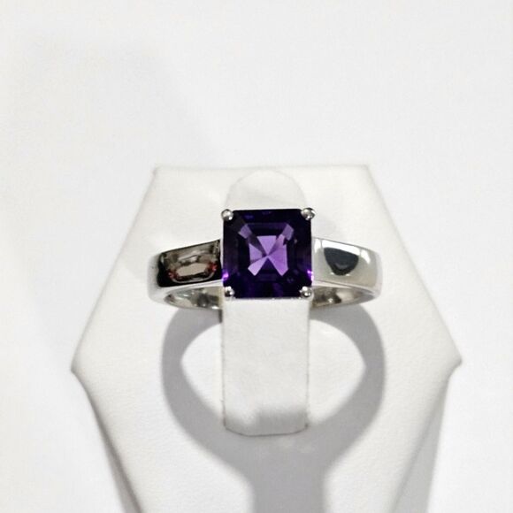 African Amethyst, Princess Cut Solitaire. Solid Sterling Silver, NWOT, Size 9 - Picture 1 of 6